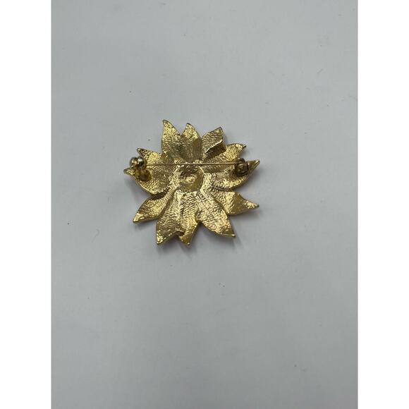 Vintage Textured Gold Tone &
Enamel Flower Pin Brooch Poinsettia
Christmas Pin - Picture 8 of 8